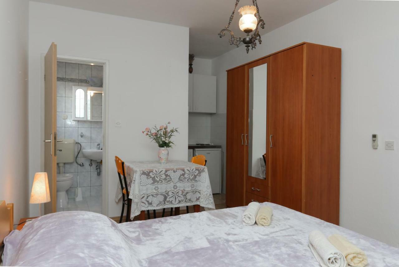 Studio Apartment Ana Supetar Kültér fotó