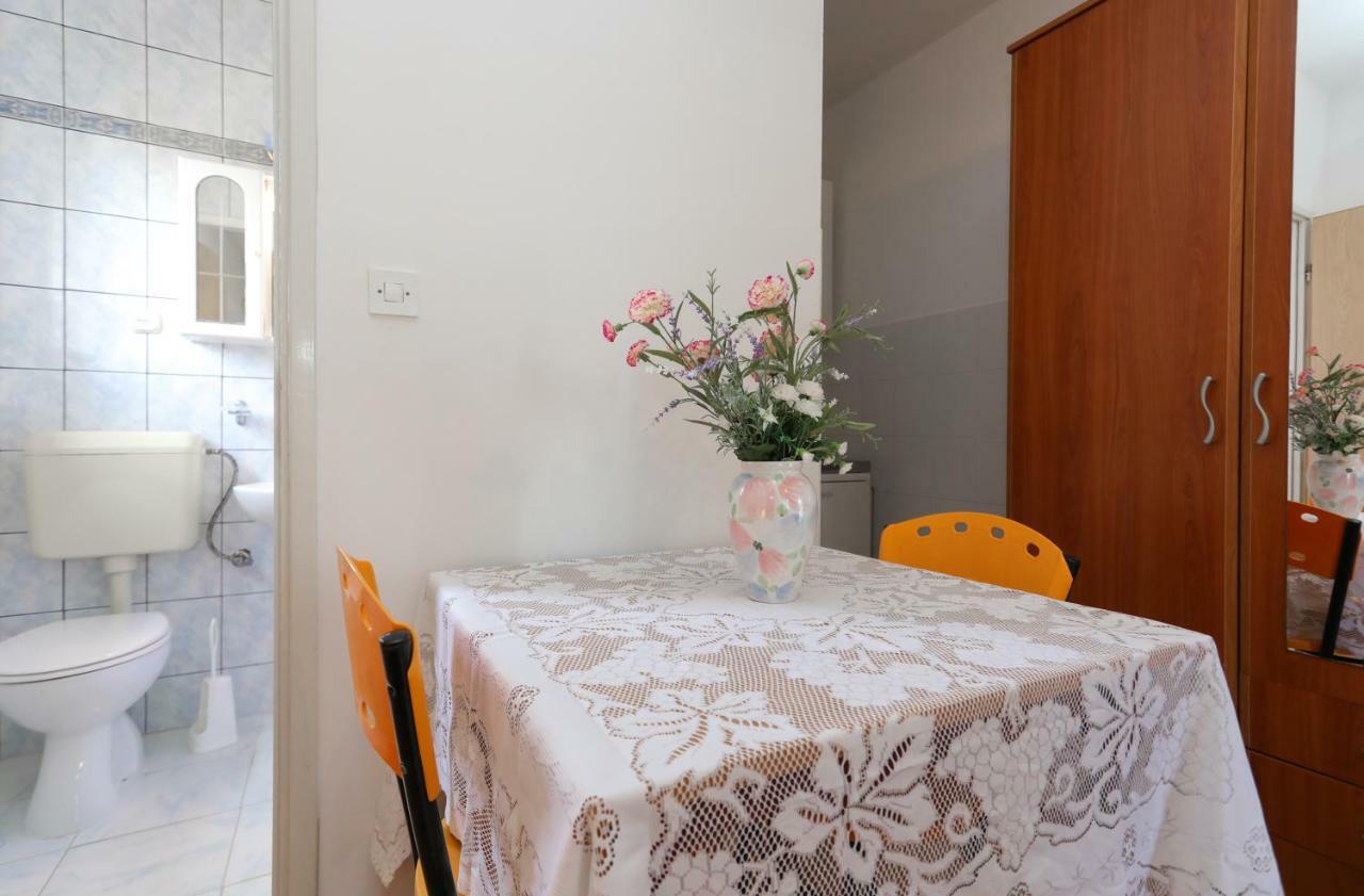 Studio Apartment Ana Supetar Kültér fotó