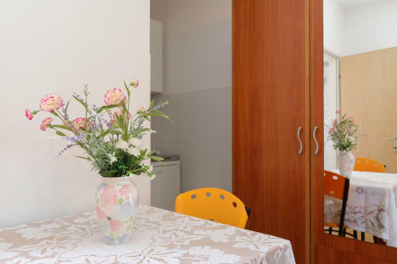 Studio Apartment Ana Supetar Kültér fotó